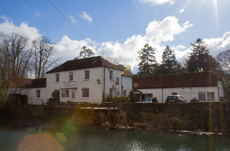 Kintbury, Hungerford, Newbury and West Berkshire places to visit, Riverside Pub with Room, The Dundas Arms